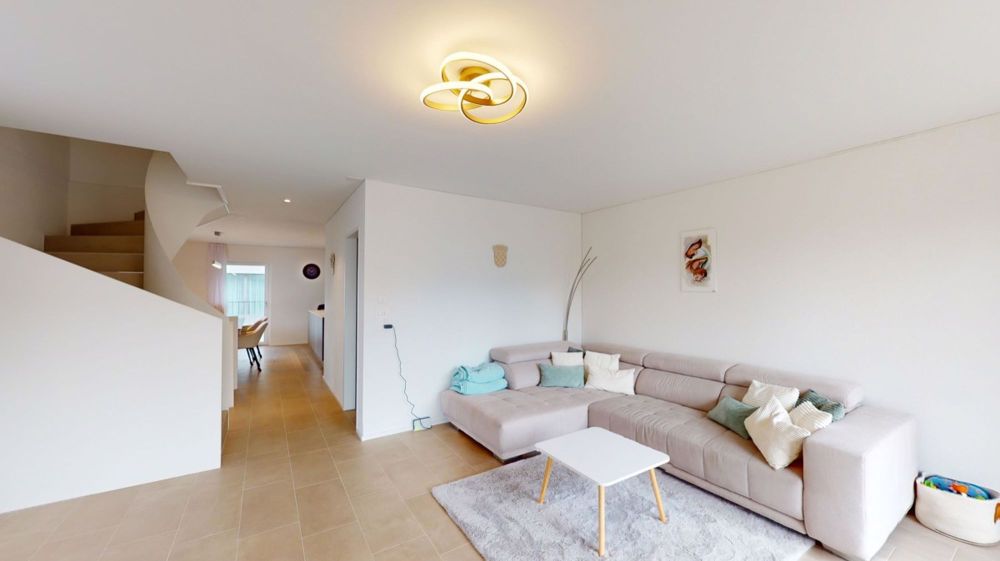 Sehr grosszügiges Haus mit 7.5 Zimmer und über 200m2 Nettowohnfläche - Wohnzimmer OG 2