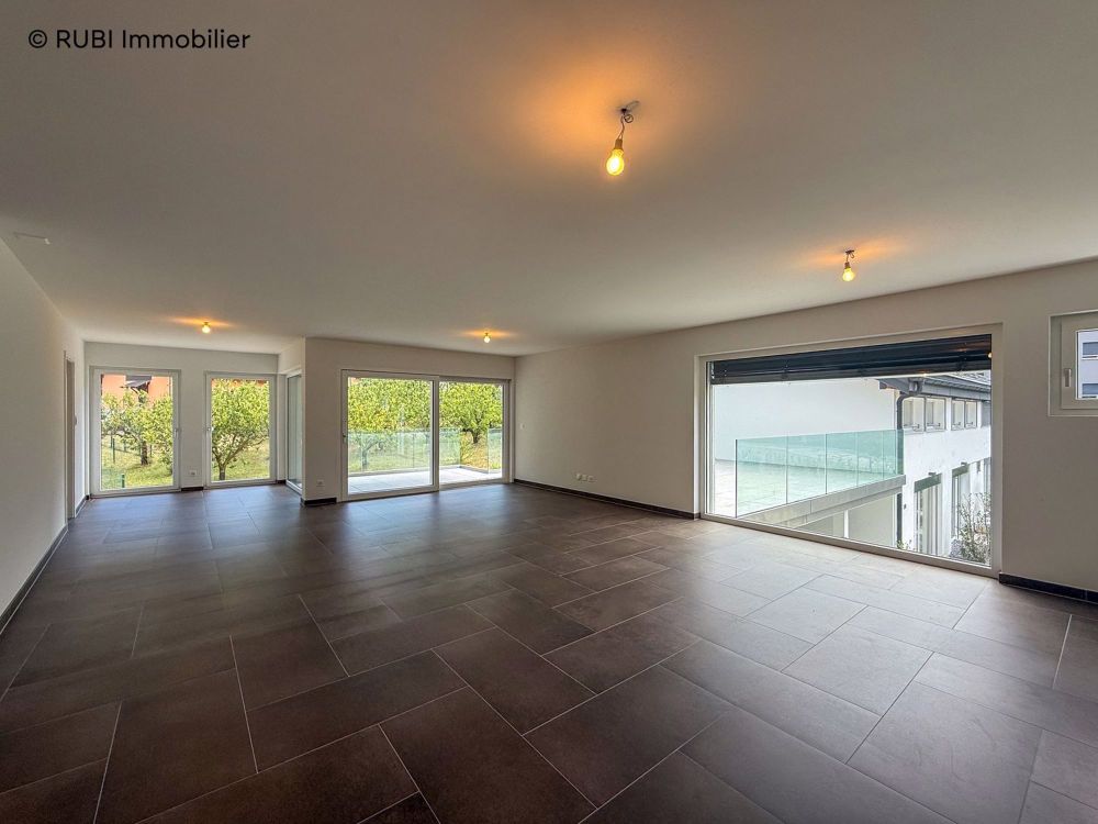 Schönes neues 4.5-Zimmer-Apartment mit großer Terrasse - Bild 2