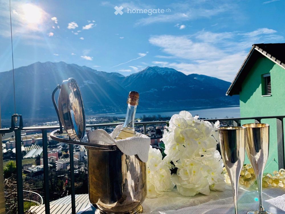 Prächtige Terrasse! Neubau, Seeblick und Parkplätze - Bild 1