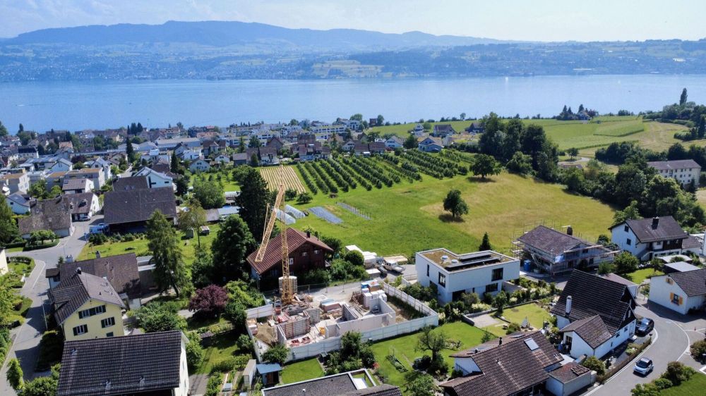 Exklusive 4.5 Zimmer Gartenwohnung mit Seesicht an bester Lage in Stäfa - Bild 1
