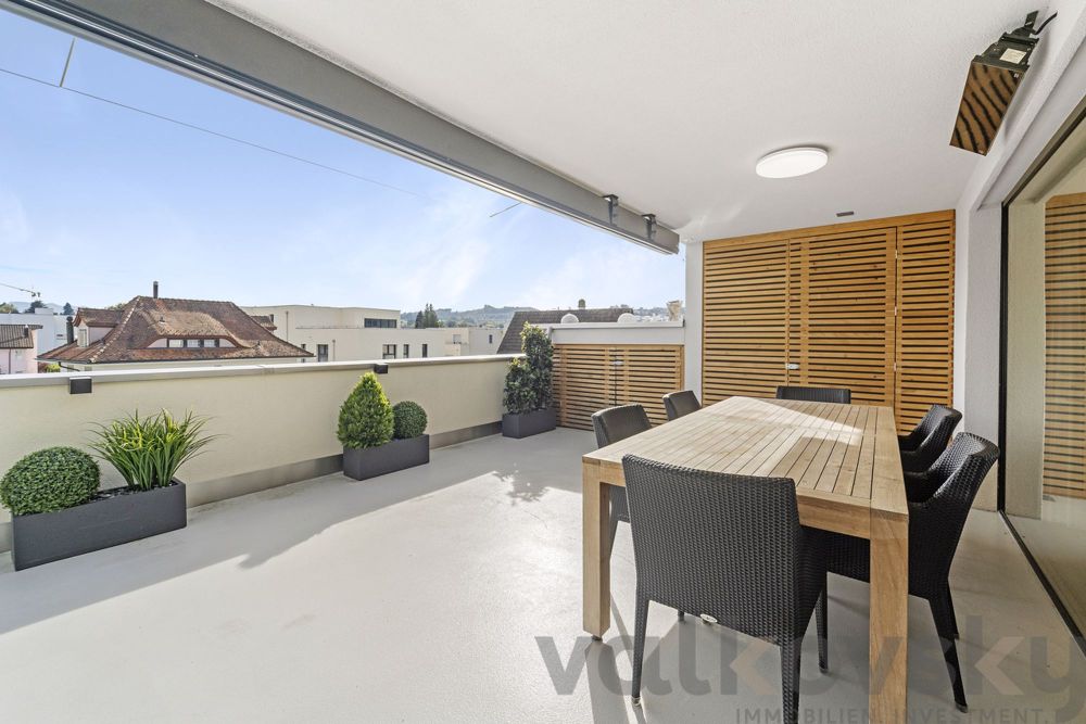 Grosse & Neuwertige Attikawohnung - Terrasse