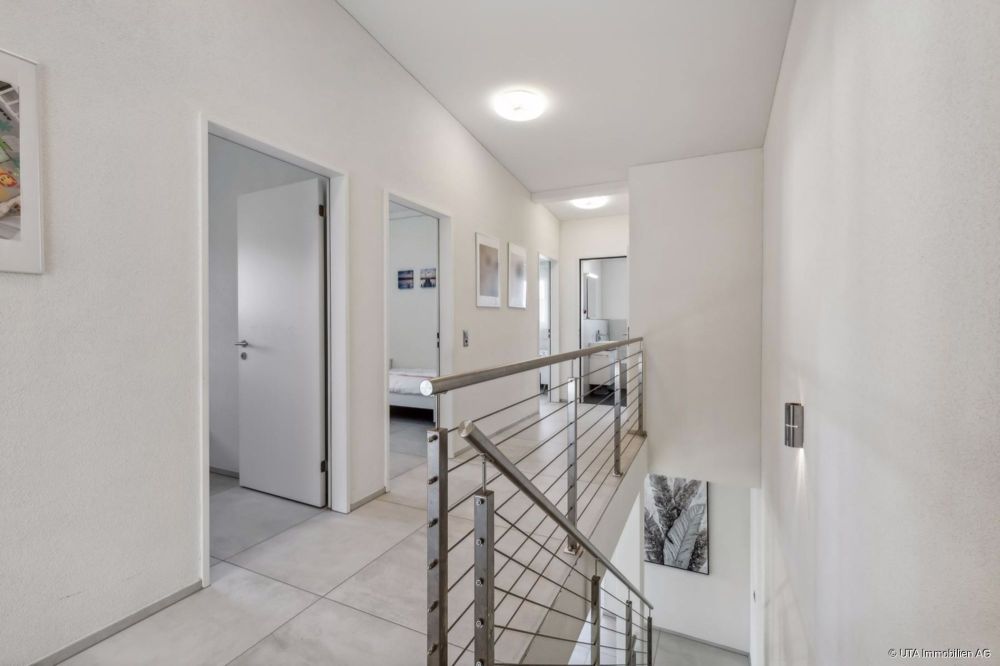 Exklusives Traumhaus im Grünen - Korridor Obergeschoss