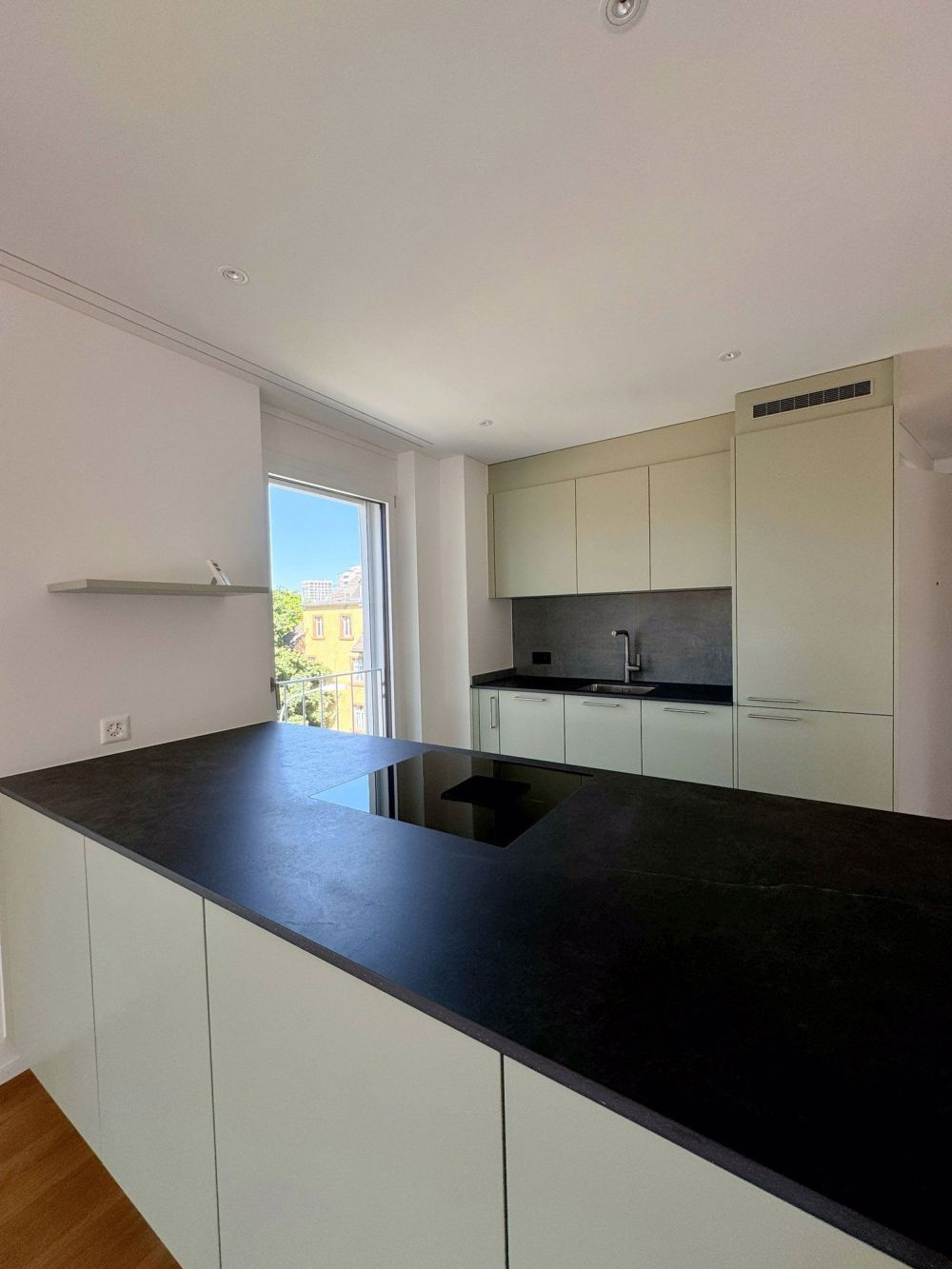 Hochwertige Neubauwohnung im Eigentumsstandard an zentraler Lage in Oerlikon - Küche