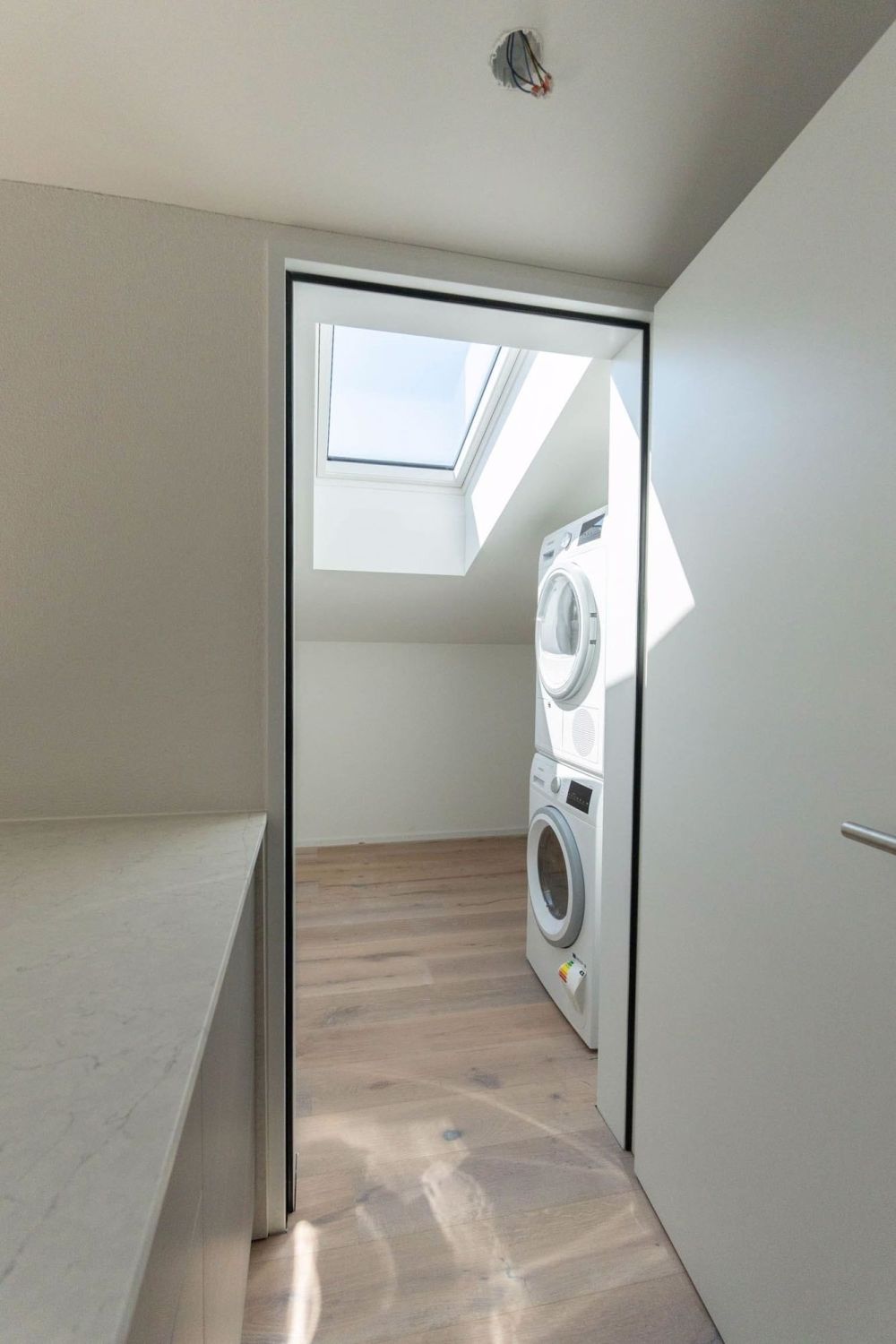 Traumhafte 3.5-Zimmer-Wohnung mit Blick auf den Rigi-Südhang und Smart-Home-Komfort - Bild 10