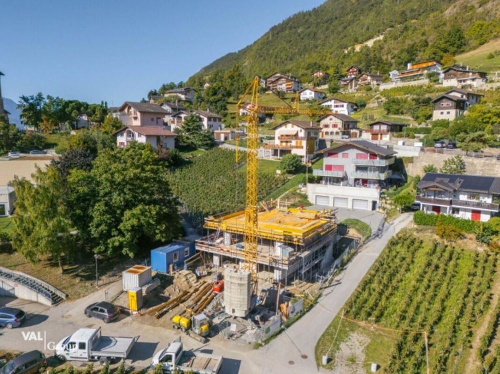 Au coeur des Alpes, un attique unique où s'expriment lumière et élégance - Bild 3