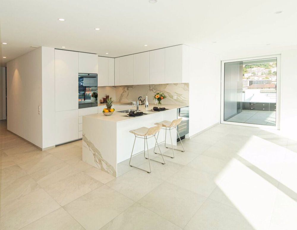 Nuovo attico da sogno a 5 passi dal lago con ampie terrazze e tetto panoramico a Locarno - Bild 7