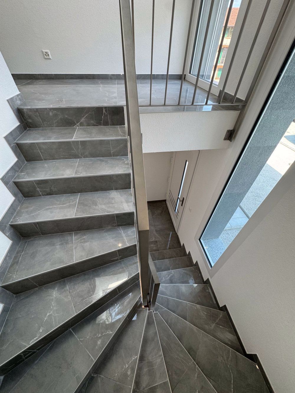 Zwei Schritte vom See entfernt: Neues Reihenhaus mit 5,5 Zimmern und Blick auf den Genfersee! - Bild 10