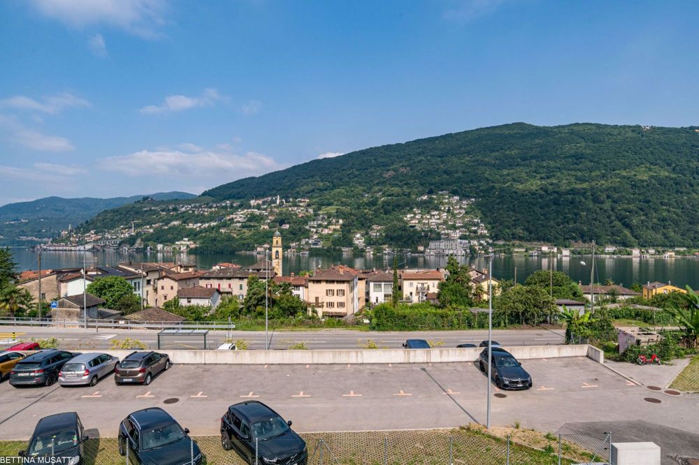 BRUSINO ARSIZIO – DACHGESCHOSS MIT SEEBLICK, CHARME, PRIVATSPHÄRE UND MÖGLICHKEIT EINES PRIVATEN GARTENS - Bild 1
