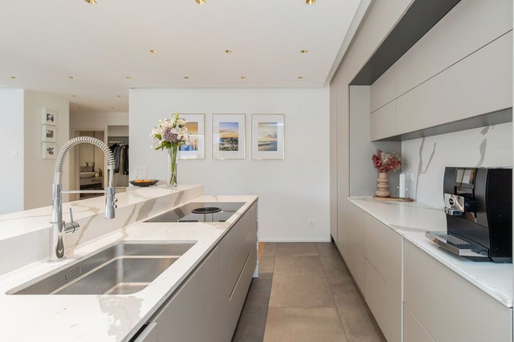 Design trifft Wohnkomfort - 5.5-Zimmer-Einfamilienhaus mit hochwertigem Ausbau und Aussenpool - Bild 10