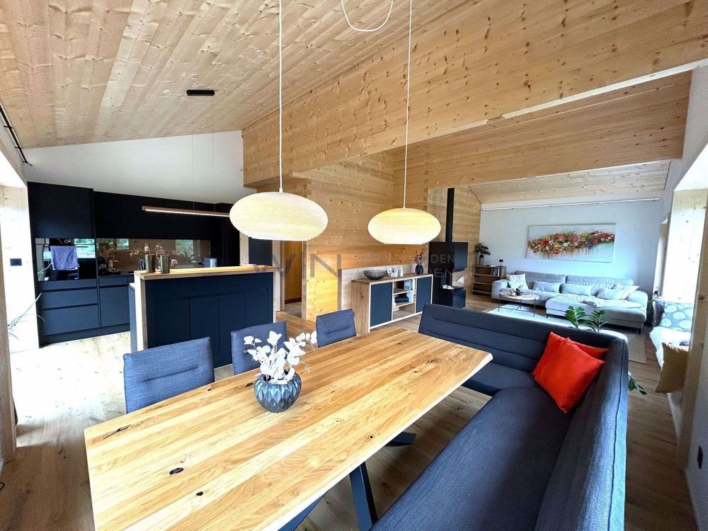 Neubau, Erstbezug im Bergpanorama - Fantastische Wohnzimmergrösse
