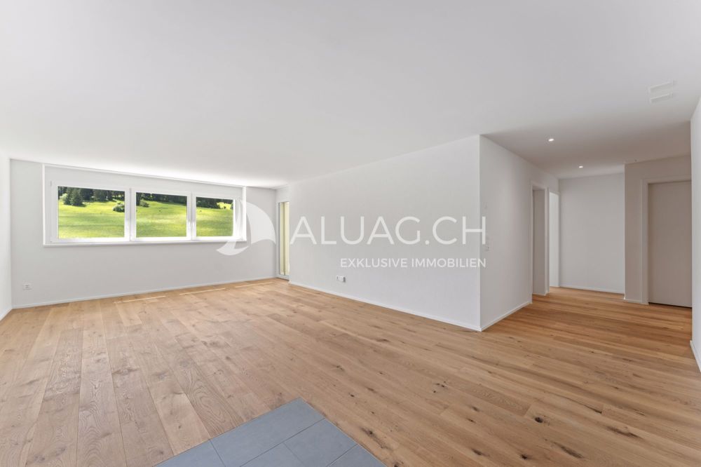 JURA LIVING - CHARMANTE 3.5 ZIMMERWOHUNG - Lichtdurchfluteter und offener Wohn- und Essbereich