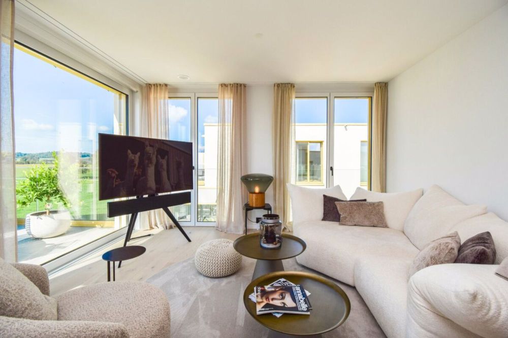 Luxuriöse 4.5-Zimmer-Attikawohnung mit idyllischem Blick ins Grüne - Wohnbereich