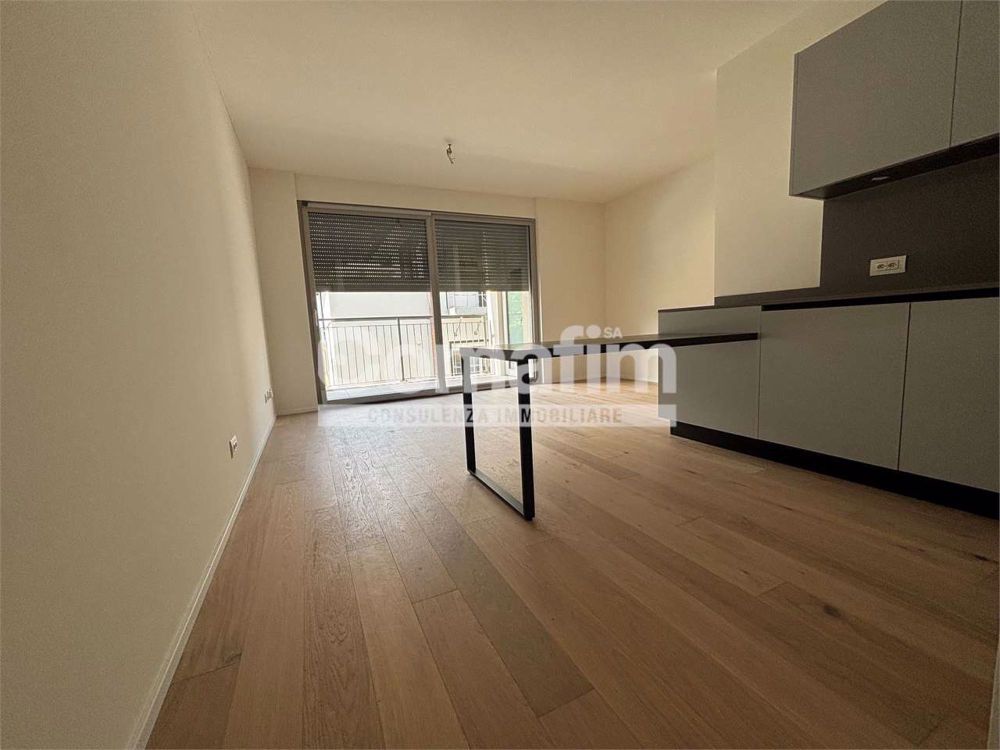 Chiasso : 2.5 locali al 1°P - Moderno con terrazzo - Bild 3