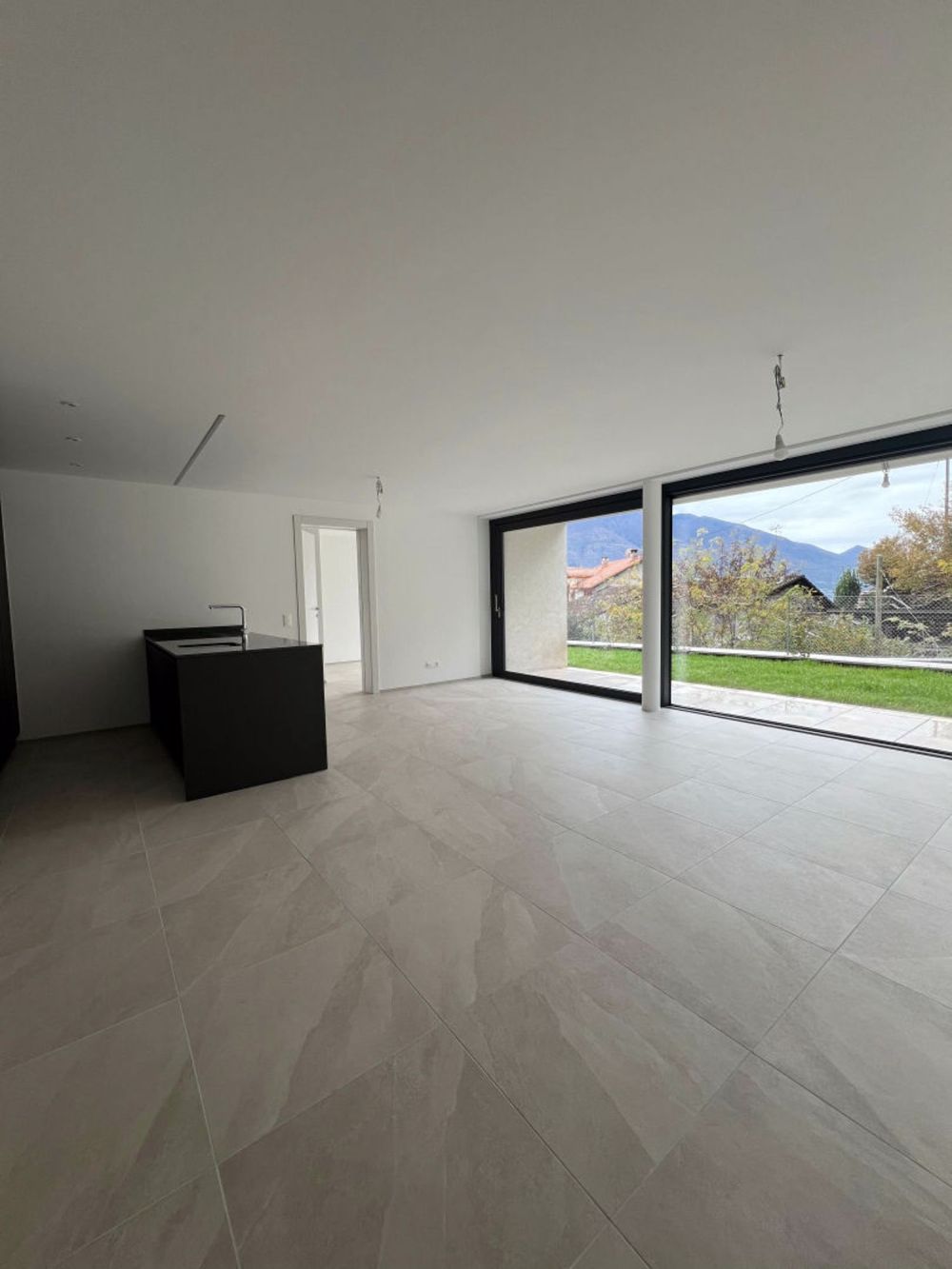 Wohnung mit 3.5 Zimmern und Garten in Tenero - Bild 1