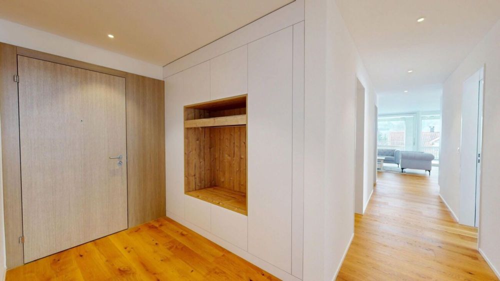Moderne 4.5-Zimmer-Wohnung in Menziken AG – Stilvoll und Lichtdurchflutet - Eingangsbereich