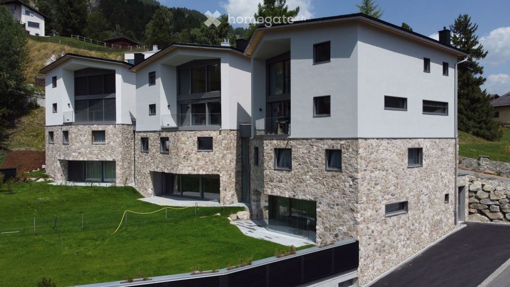 Exklusives 8-Zimmer-Einfamilienhaus mitten in Samedan mit traumhaftem Bergblick - Bild 2
