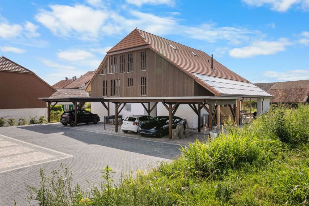 Eleganz von einst und moderner Komfort für diese 3,5 Zimmer in einem denkmalgeschützten Gebäude - Bild 1