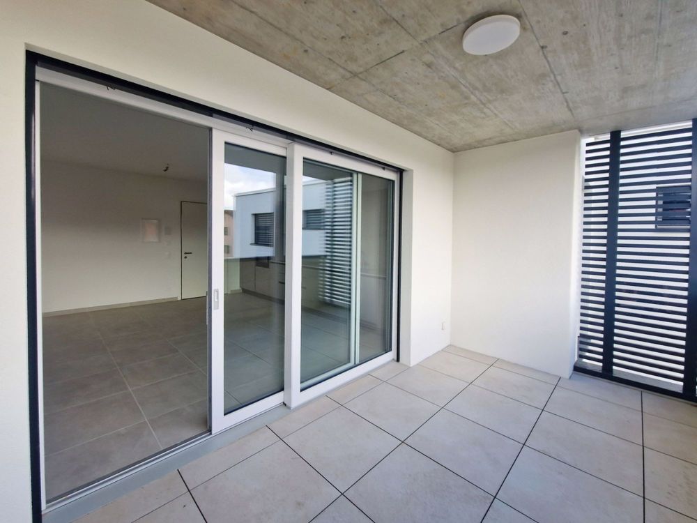 Neue moderne 3,5-Zimmer-Wohnung mit zwei überdachten Parkplätzen, sofort bezugsfertig. - Bild 4