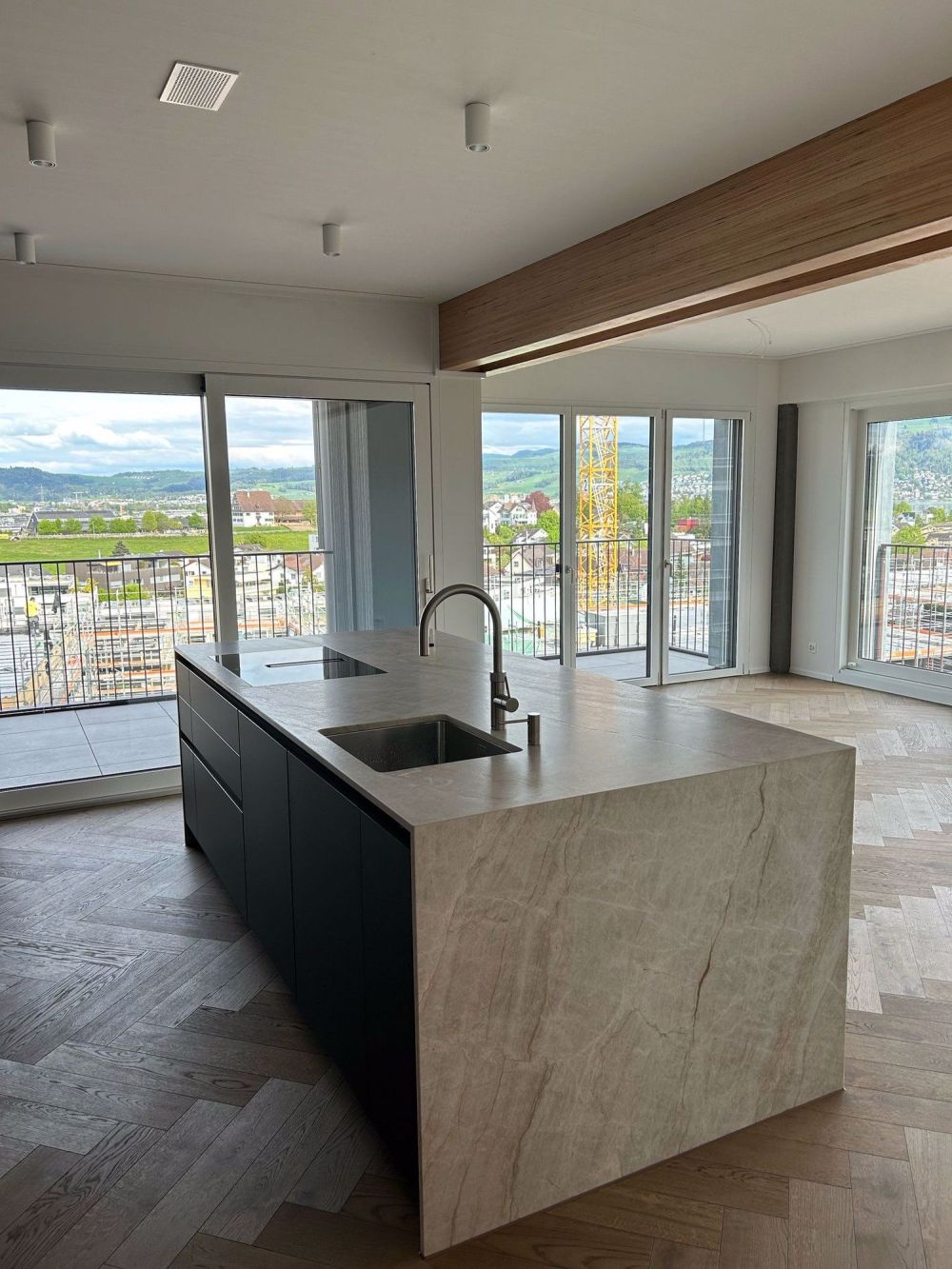Erstvermietung einer 3.5-Zimmer-Wohnung im 9. OG mit See- und Bergblick - Bild 4