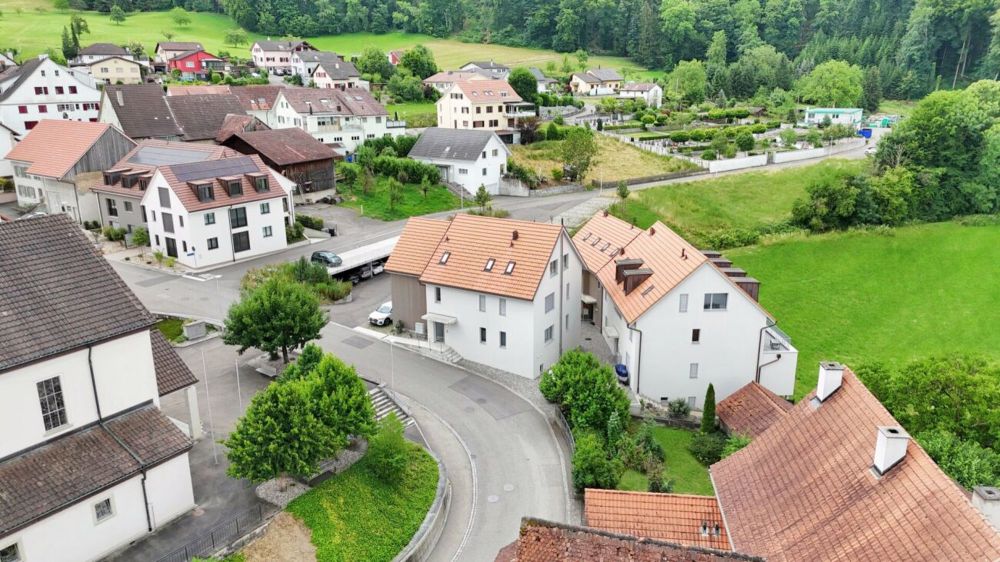 moderne 3.5-Zimmerwohnung mit eigenem Waschturm und Carport - Bild 12