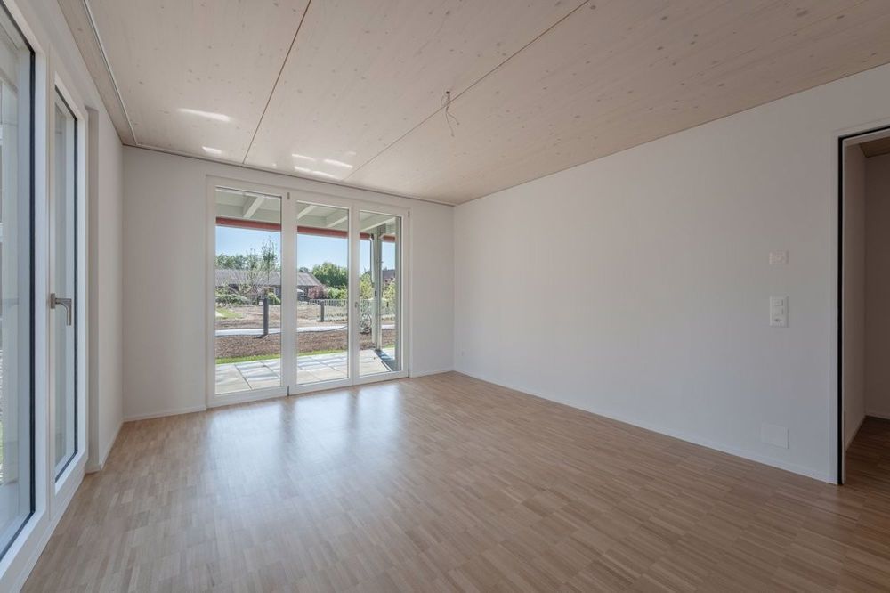 Grosszügige Wohnung mit Gartensitzplatz zu vermieten! - Zimmer 1