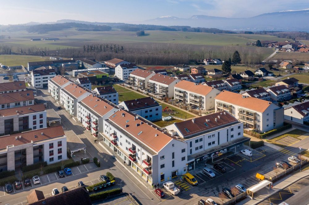 Schönes, sehr geräumiges und modernes Wohnen - Aussenansicht