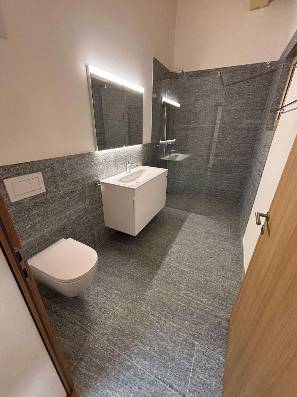 Nigelnagelneue 3.5-Zimmerwohnung - Bild 6