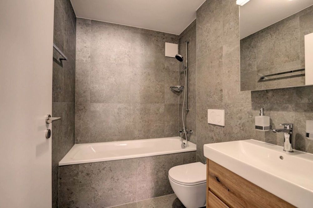 Wohnung mit 4.5 Zimmern, neu - Salle de bain complète