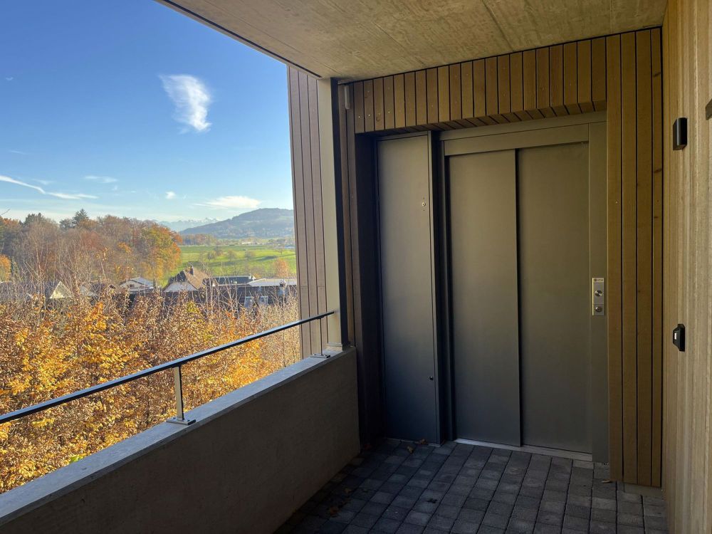 Attikawohnung mit grosser Terrasse inkl. zwei Tiefgaragenparkplätzen an ruhiger Lage. - Bild 7