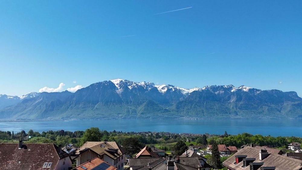 Großes neues 4,5-Zimmer-Apartment mit Balkon und Seeblick - Bild 1
