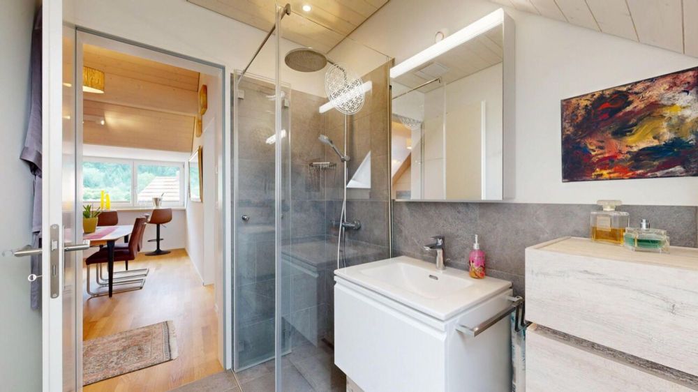 moderne 3.5-Zimmerwohnung mit eigenem Waschturm und Carport - Bild 5