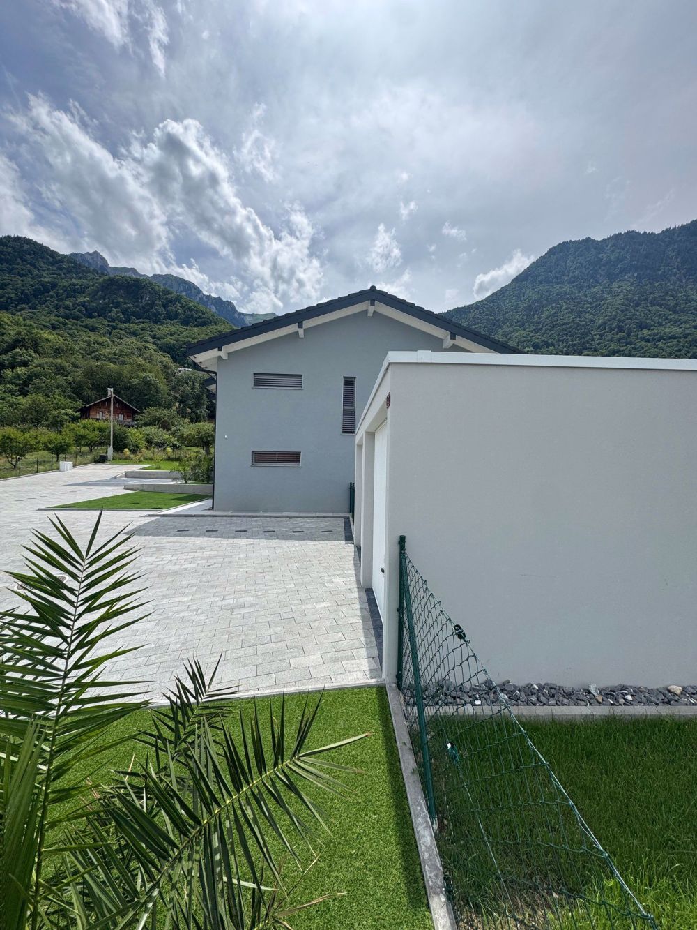 Zwei Schritte vom See entfernt: Neues Reihenhaus mit 5,5 Zimmern und Blick auf den Genfersee! - Bild 1