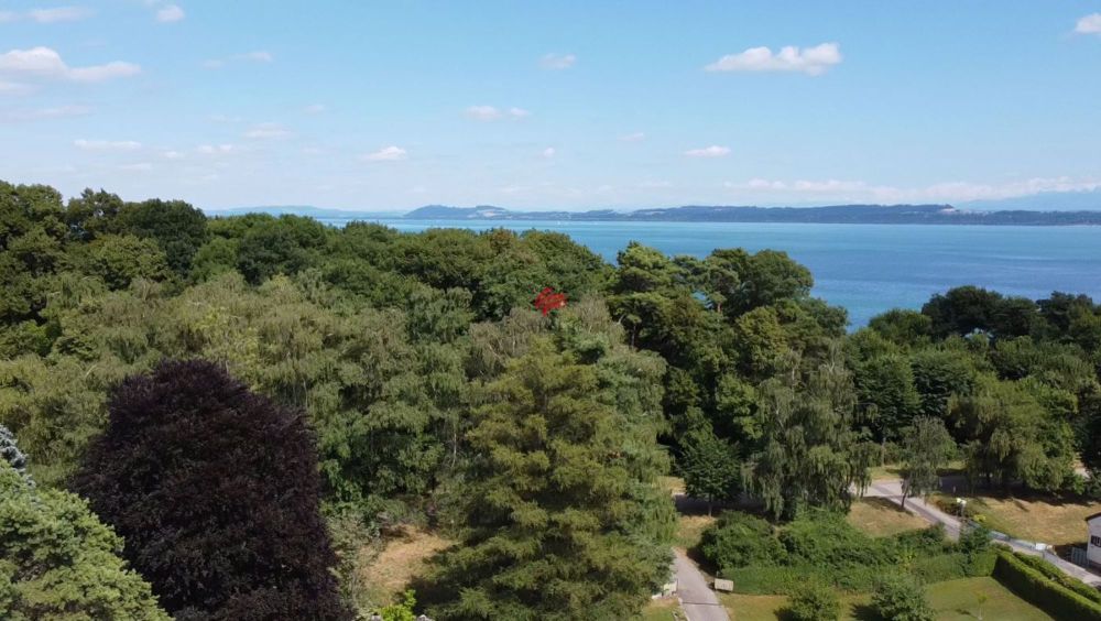 Villa direkt am Wasser - / Bienvenue à Colombier !