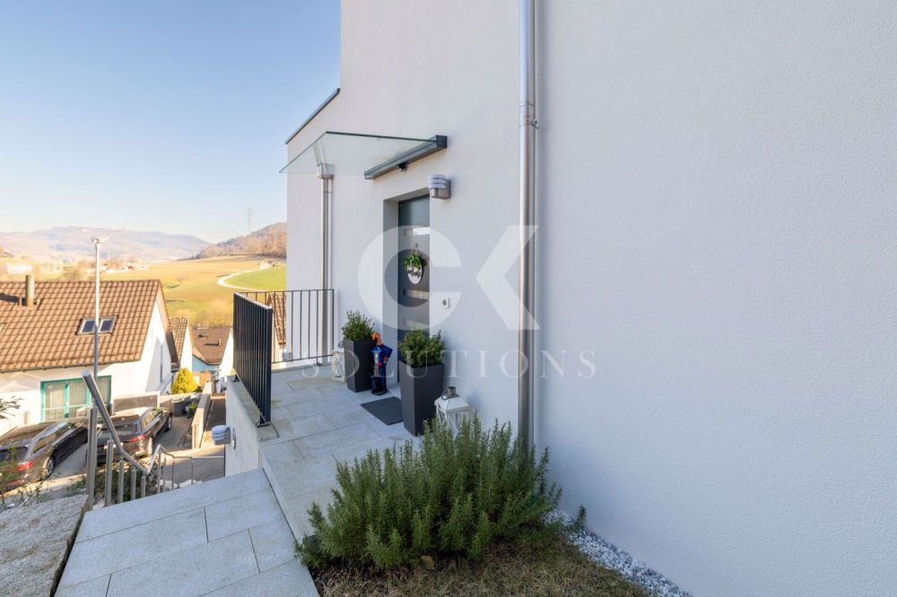 Exklusives Einfamilienhaus mit Einliegerwohnung und Weitsicht in Lausen - Bild 3