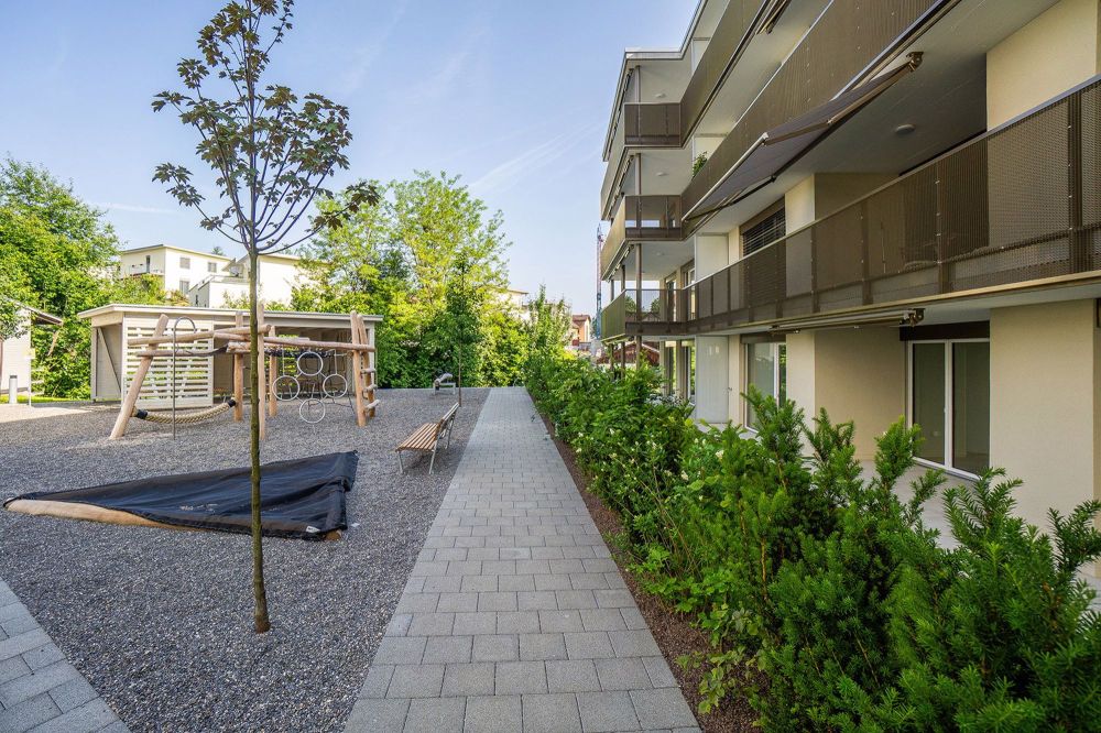 modern, einzigartig, mit Sportplatz und Freibad in unmittelbarer Nähe - Bild 9