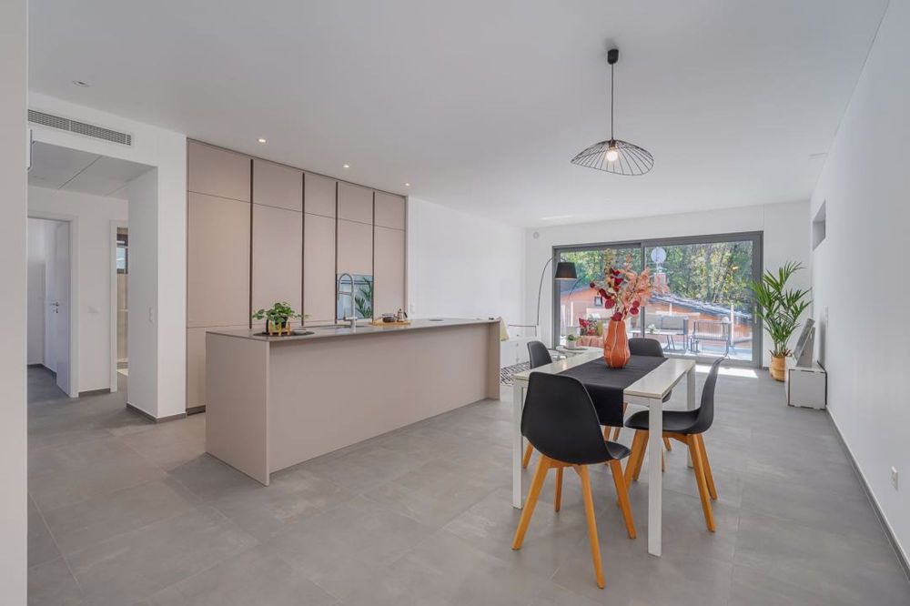 Exklusives Dachgeschoss mit Terrasse und offener Aussicht - Bild 2