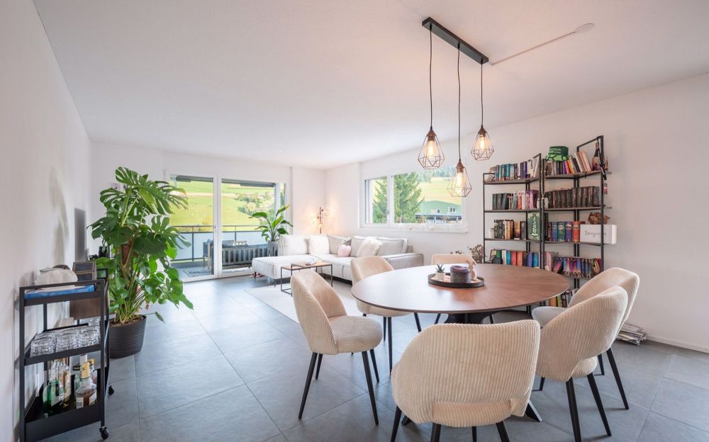 ImmoWyss - Wohlfühlen leicht gemacht helle Wohnung in Walkringen - Wohnbereich mit direktem Zugang zum Balkon