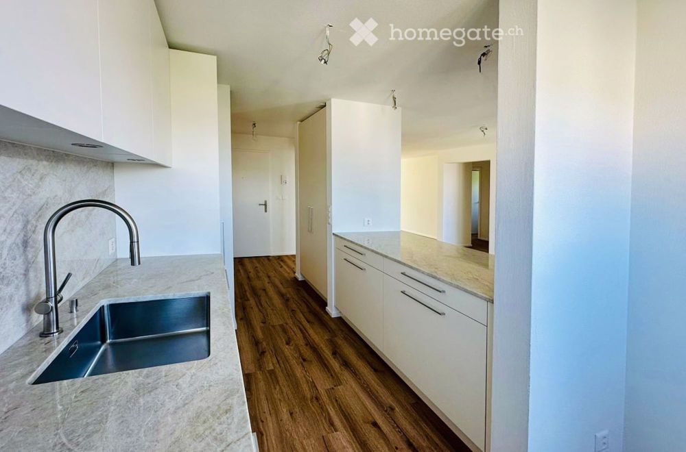 Mitten im Zentrum – erhöht gelegen, mit Seesicht, Weitblick und komplett neu saniert. - Bild 3