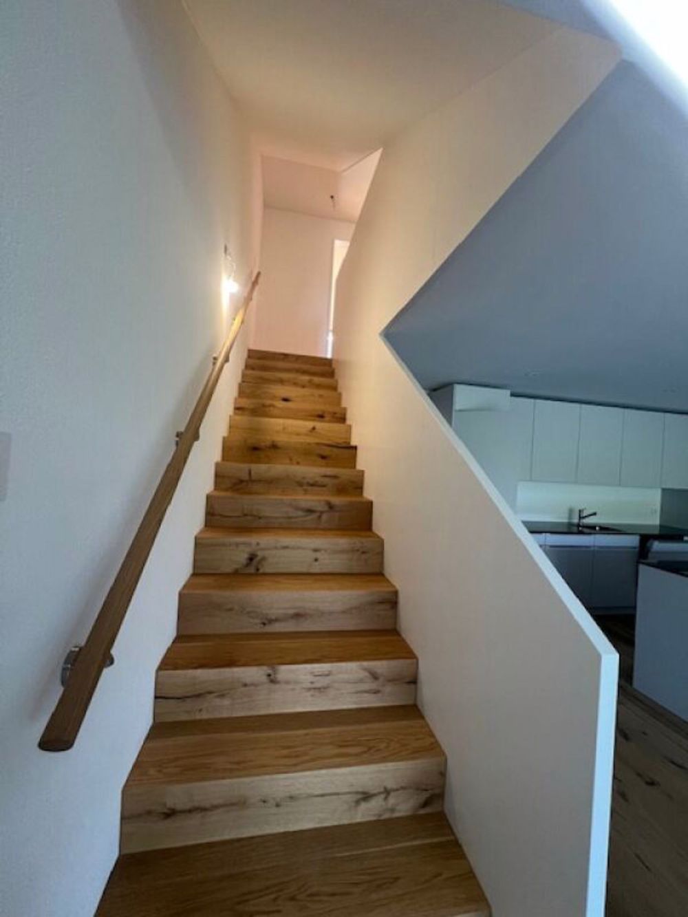 Wunderschönes "Mittelhaus" im Grünen und mit viel Wohnraum. - Bild 9