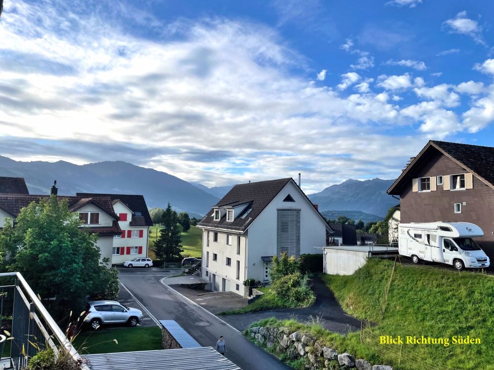 Frisch sanierte 4.5-Zimmerwohnung mit grosser Terrasse an sonniger Aussichtslage - Bild 1