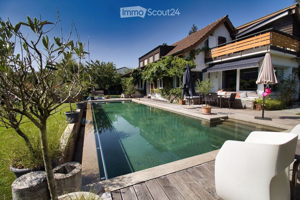 Traumhafte Lage/Garten- und Poolparadies/unmittelbar nähe Aare/viel Potenzial (Ausbau oder Neubau) - Bild 1