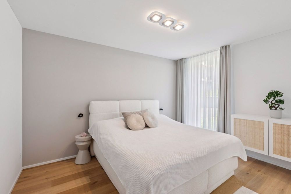 Neuwertige, lichtdurchflutete Wohnung - im Baurecht - Zimmer 1
