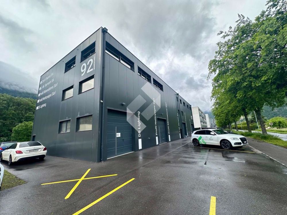 Wohnung mit 4.5 Zimmern im 1. Stock - Bild 1