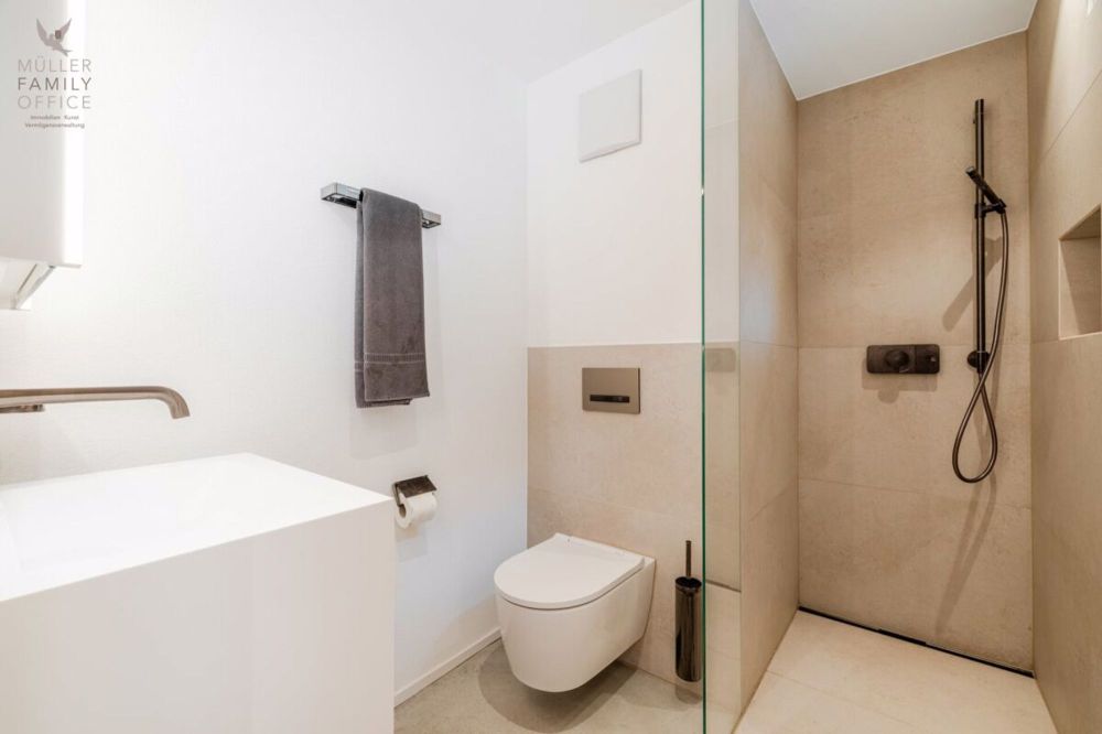 Exklusive 4 1/2 Zimmer-Dachwohnung (Erstwohnung) mit Wohnkomfort auf höchstem Niveau und atemberaubender Aussicht - Bild 11