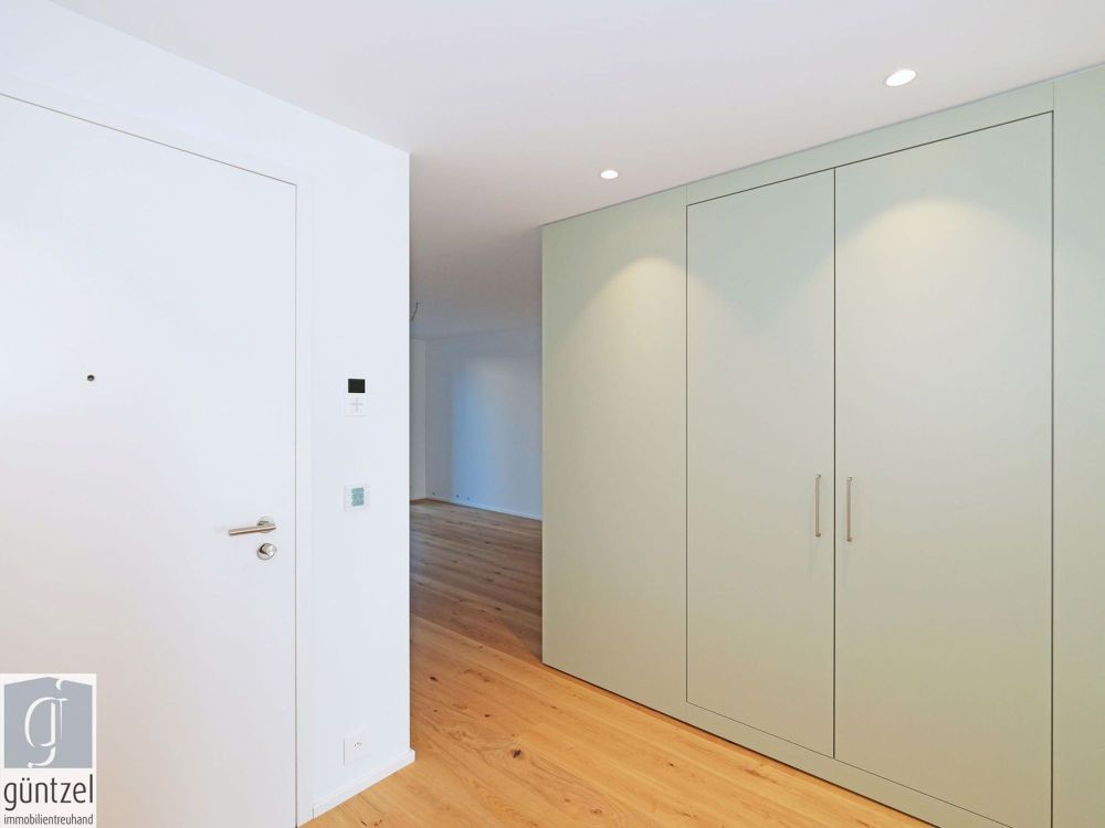 Neue Gartenwohnung - ruhig und dennoch zentral gelegen - Eingang und Garderobe