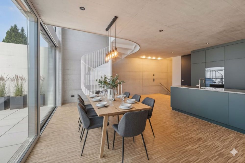 Luxuriöses Townhouse-Wohnen mit atemberaubendem Atrium und modernem Design - Bild 3