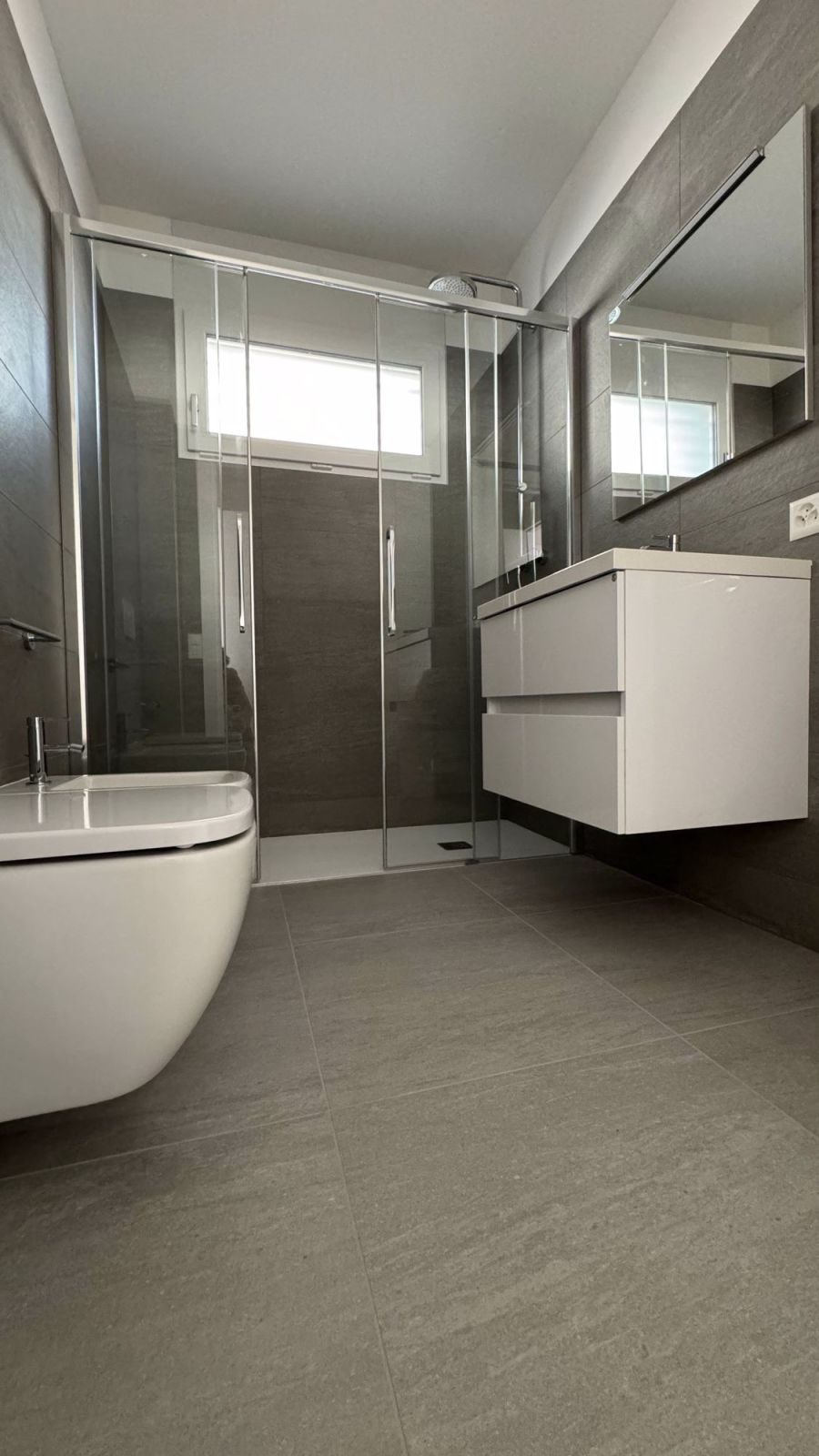 Elegantes 3.5-Zimmer-Apartment mit Terrasse in neuer Residenz - Bild 5