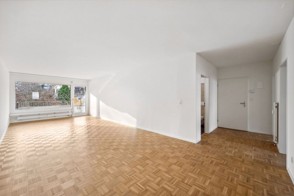 Erstbezug nach Sanierung: Grosszügige & lichtdurchflutete 3.5-Zimmerwohnung! - Bild 2