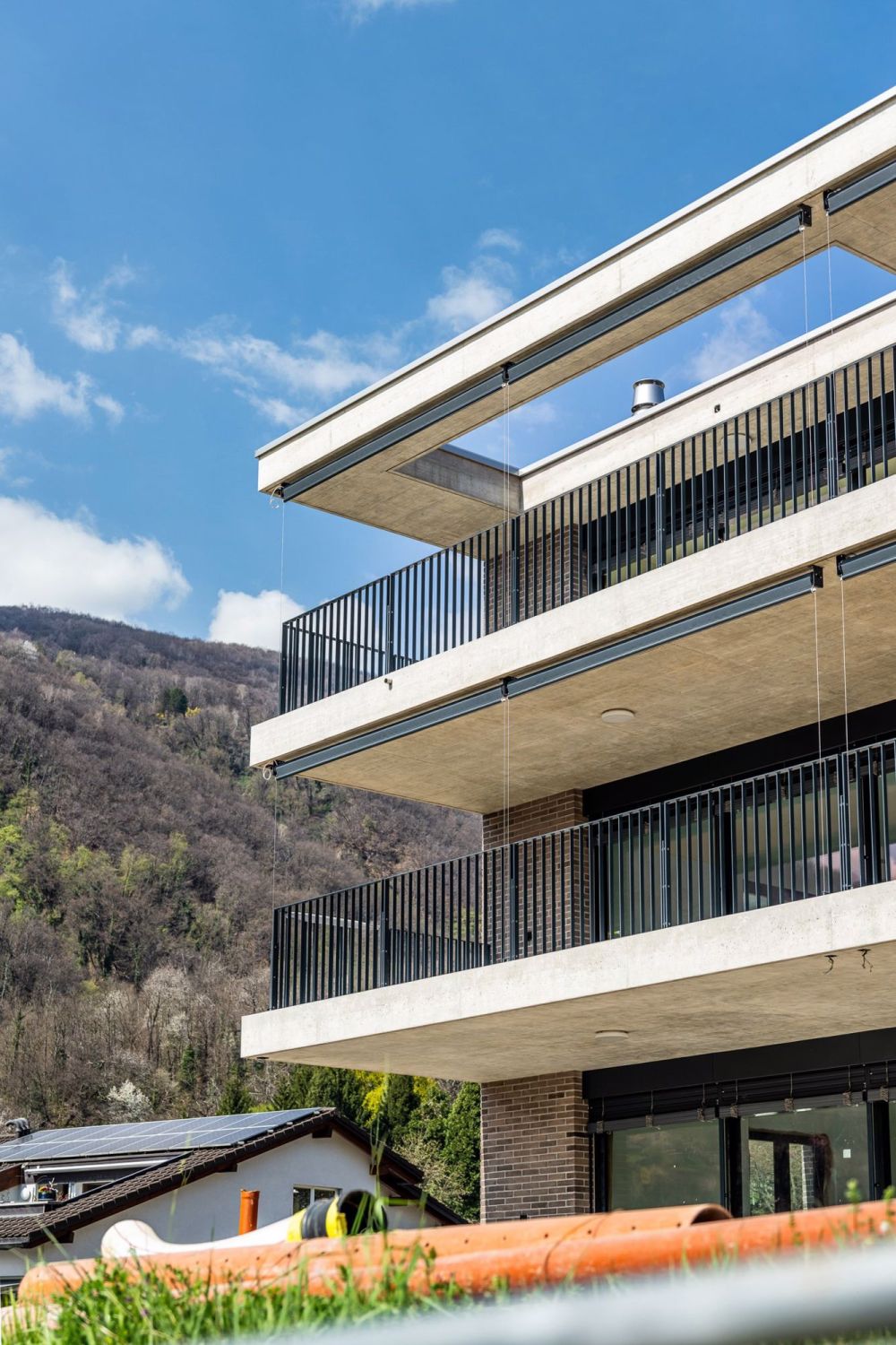 Nuovo appartamento 3.5 locali con doppia terrazza e vista sul verde - Bild 1