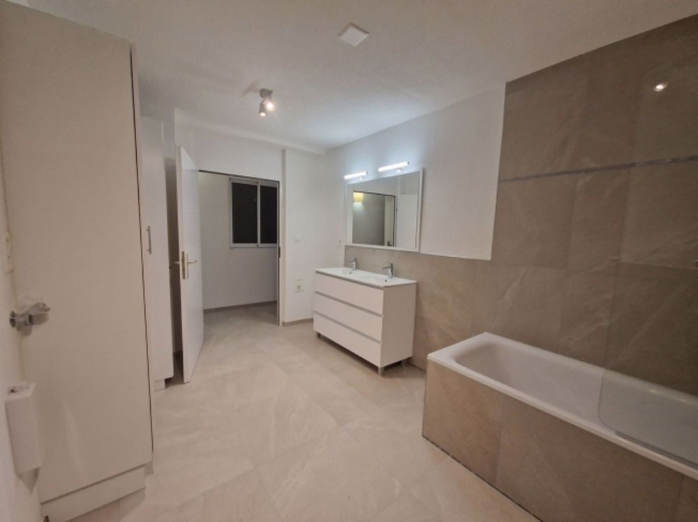 Idéalement situé avec une grande terrasse - Bild 5